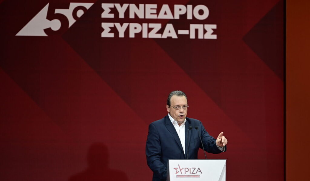 Ξεκίνησε το Συνέδριο του ΣΥΡΙΖΑ με ομιλία του Φάμελλου: «Το κόμμα θα κρατηθεί όρθιο και θα μεγαλώσει ξανά»