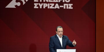 Ξεκίνησε το Συνέδριο του ΣΥΡΙΖΑ με ομιλία του Φάμελλου: «Το κόμμα θα κρατηθεί όρθιο και θα μεγαλώσει ξανά»