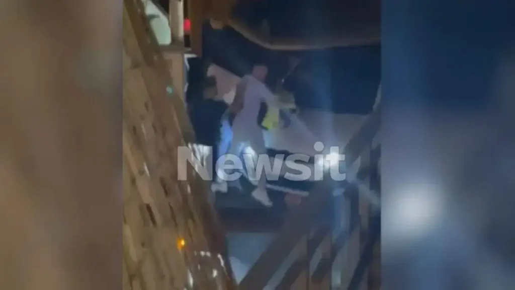 Παραδόθηκε ο 33χρονος που ξυλοκόπησε τον υπάλληλο καθαριότητας στην οδό Αχαρνών