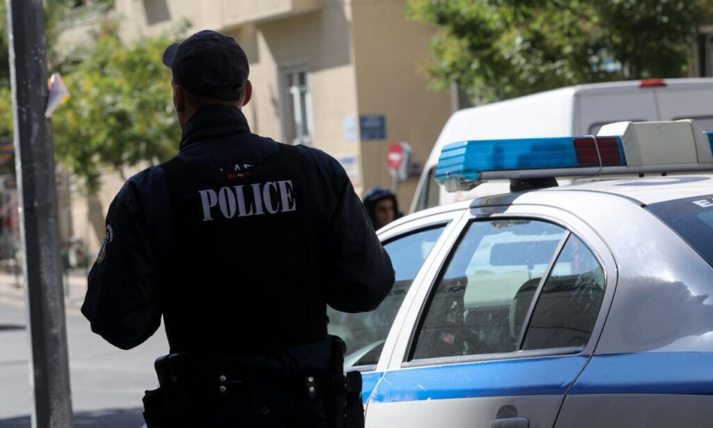 Σπάρτη: Τέσσερις κουκουλοφόροι έδεσαν, βασάνισαν και τελικά πήραν 300.000 ευρώ από ζευγάρι στο χωριό Περιστέρι