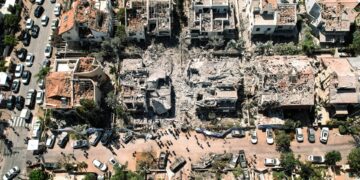 Το Ισραήλ χτυπά νέους στόχους στο Ιράν – Η Τεχεράνη απειλεί αμερικανικές βάσεις και τα στενά του Ορμούζ