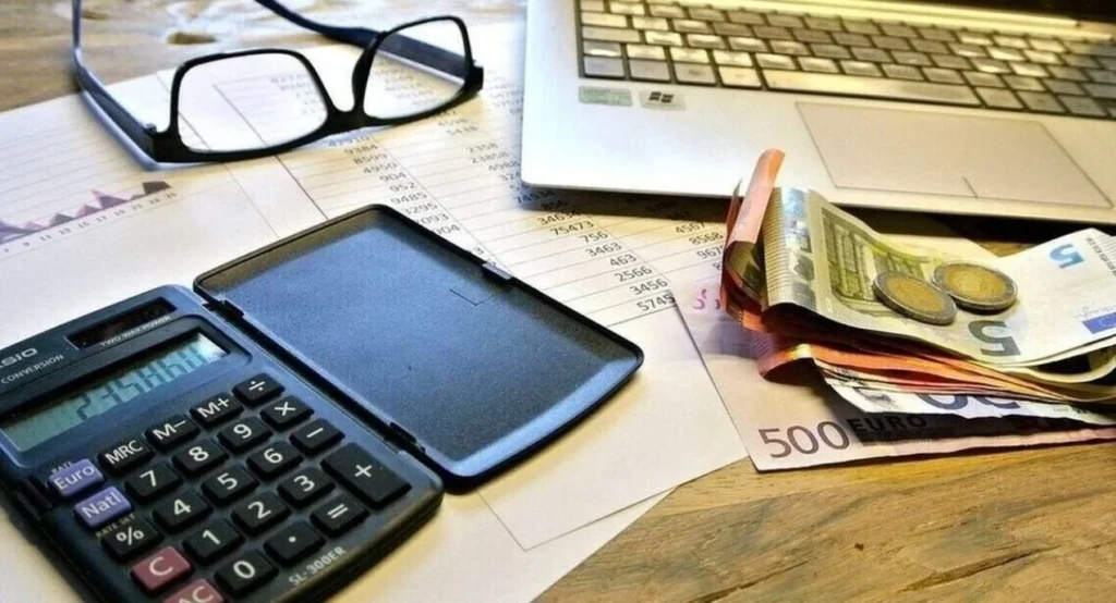 ΑΑΔΕ: Μέχρι την Κυριακή η έκπτωση 3% σε όσους πληρώσουν ολόκληρο τον φόρο των φορολογικών δηλώσεων