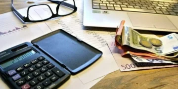 ΑΑΔΕ: Μέχρι την Κυριακή η έκπτωση 3% σε όσους πληρώσουν ολόκληρο τον φόρο των φορολογικών δηλώσεων