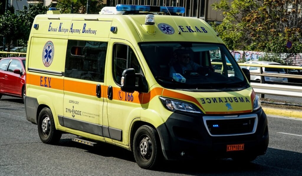 Σοβαρό τροχαίο στο κέντρο της Αθήνας: Στο νοσοκομείο δύο πεζοί που τους παρέσυρε ΙΧ