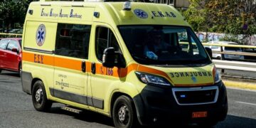 Σοβαρό τροχαίο στο κέντρο της Αθήνας: Στο νοσοκομείο δύο πεζοί που τους παρέσυρε ΙΧ