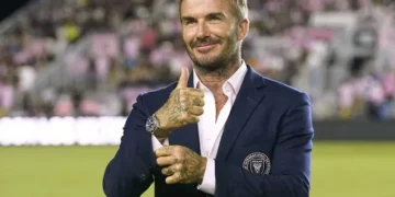 Ο David Beckham χρίστηκε ιππότης από τον βασιλιά Κάρολο Γ΄