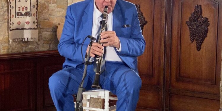 Πέθανε ο κορυφαίος δεξιοτέχνης του κλαρίνου Πετρολούκας Χαλκιάς