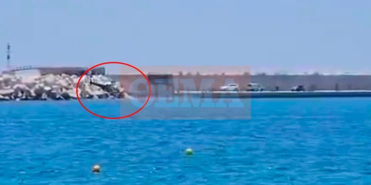 Ελικόπτερο έπεσε στη μαρίνα της Βουλιαγμένης - Σώοι οι επιβαίνοντες
