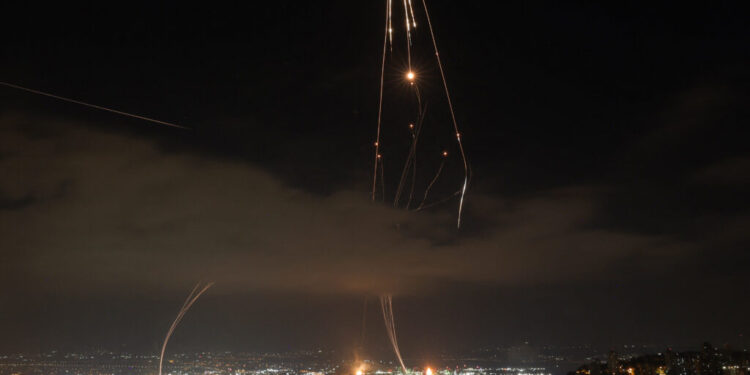 Reuters: Οι «Φρουροί της Επανάστασης» ισχυρίζονται ότι εφαρμόζουν νέα μέθοδο με την οποία αχρηστεύουν τον «Σιδερένιο Θόλο»