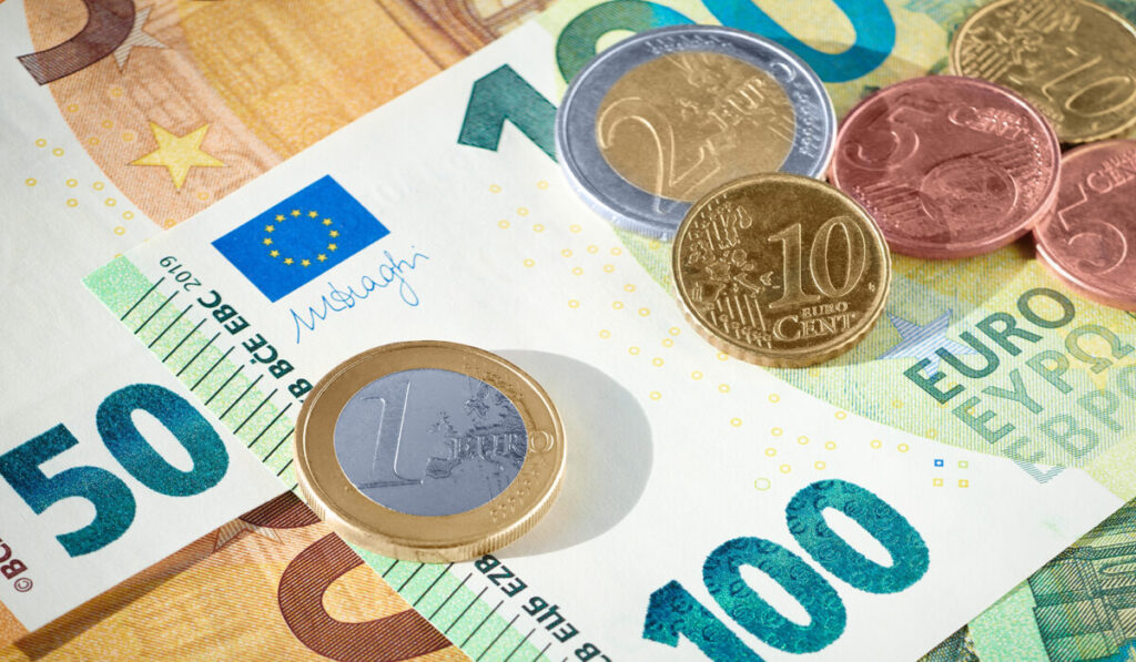 Ξεπέρασαν τα 27 δισ. ευρώ τα έσοδα από φόρους το πρώτο πεντάμηνο - 7% πάνω από το στόχο