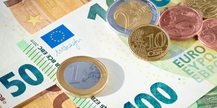 Ξεπέρασαν τα 27 δισ. ευρώ τα έσοδα από φόρους το πρώτο πεντάμηνο - 7% πάνω από το στόχο