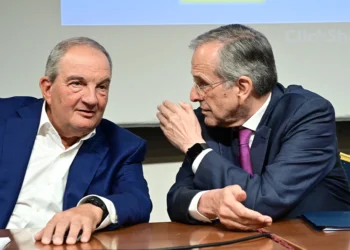 Κοινή εμφάνιση Σαμαρά - Καραμανλή σε παρουσίαση βιβλίου στο Πολεμικό Μουσείο - Κριτική στην κυβέρνηση για τα εθνικά θέματα