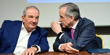 Κοινή εμφάνιση Σαμαρά - Καραμανλή σε παρουσίαση βιβλίου στο Πολεμικό Μουσείο - Κριτική στην κυβέρνηση για τα εθνικά θέματα