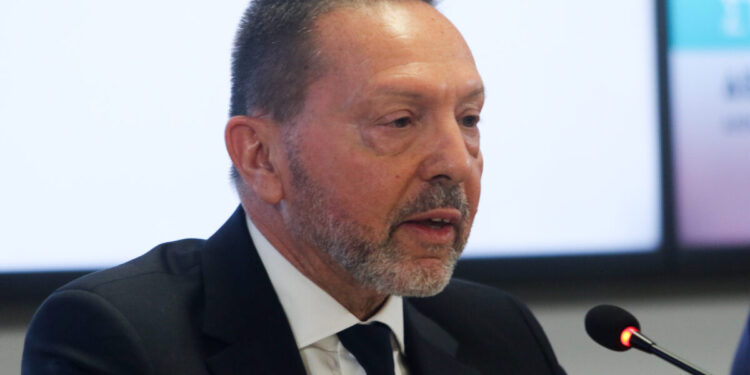 Στουρνάρας: "Ανάγκη αναμόρφωσης του φορολογικού συστήματος προς όφελος των μισθωτών"