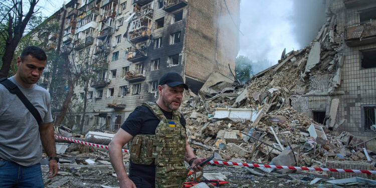 Μεγάλη ρωσική επίθεση στο Κίεβο - 21 νεκροί