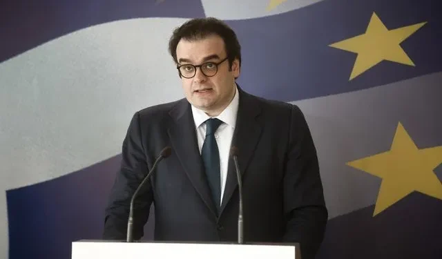 Κυριάκος Πιερρακάκης: “Όχι” στην ΑΔΕΔΥ για 13ο και 14ο μισθό