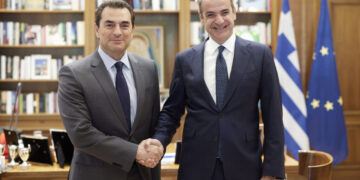 Συνάντηση Κυρ. Μητσοτάκη με τον νέο γραμματέα της ΠΕ της ΝΔ Κώστα Σκρέκα