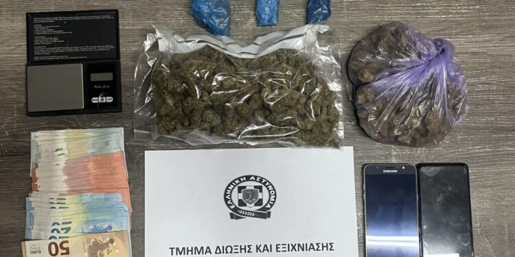 Κως: Συνελήφθη 25χρονη που διακινούσε ναρκωτικά με κούριερ
