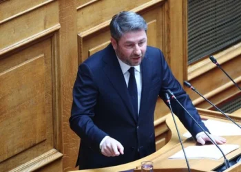 Ν. Ανδρουλάκης στη Βουλή: "Ο Μητσοτάκης παριστάνει το θύμα, ενώ αθωώνει τους υπεύθυνους για τα Τέμπη"