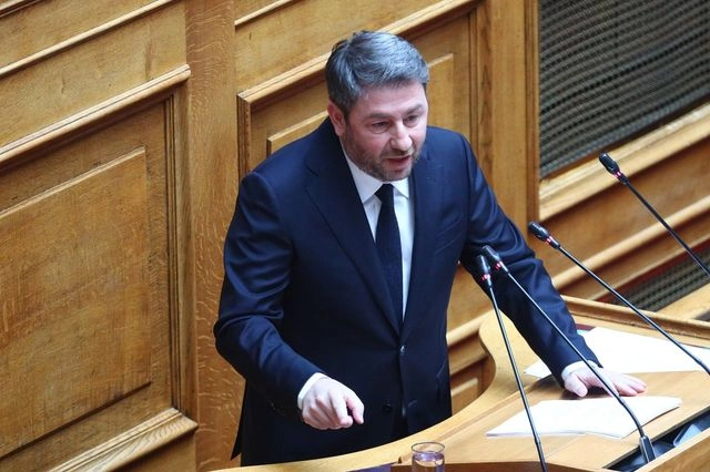 Ν. Ανδρουλάκης στη Βουλή: "Ο Μητσοτάκης παριστάνει το θύμα, ενώ αθωώνει τους υπεύθυνους για τα Τέμπη"