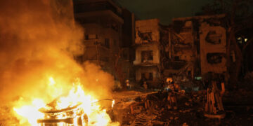 Μαζικές αποχωρήσεις ξένων πολιτών από Ισραήλ και Ιράν