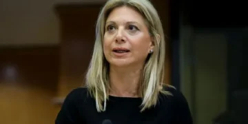 Ταυτοποιήθηκε πρώην δικαστικός και η γυναίκα που μετέφεραν τις απειλές στην Καρυστιανού