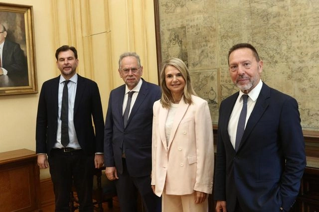 ΠΑΣΟΚ: Συνάντηση Μιλένας Αποστολάκη με τον Στουρνάρα για το ιδιωτικό χρέος
