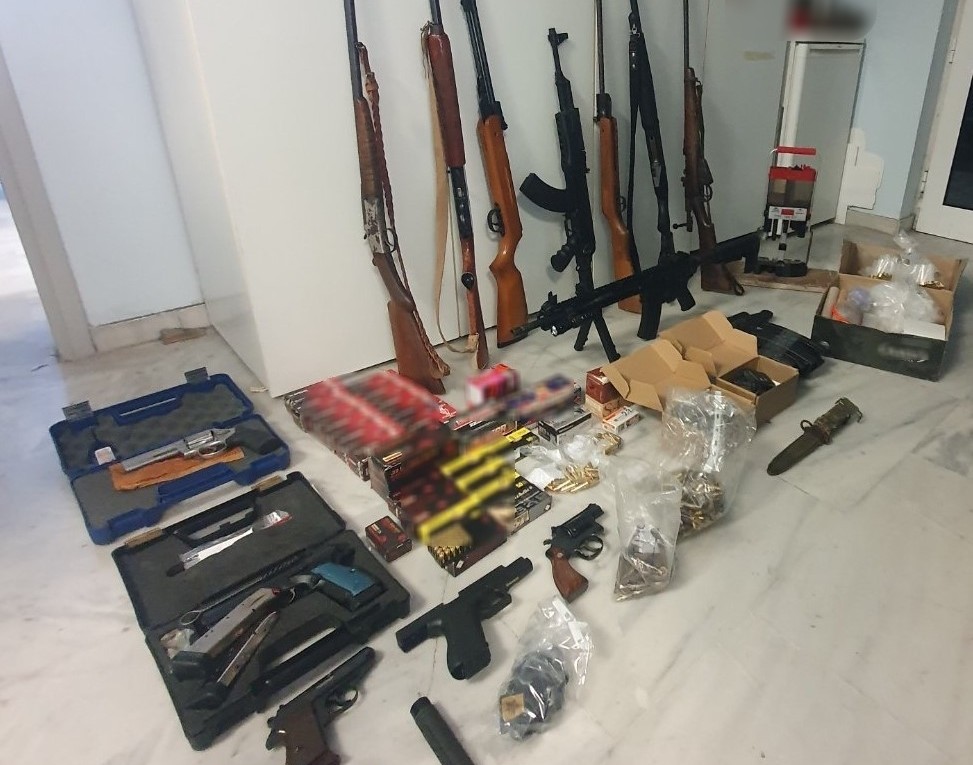 Κρήτη: Η αστυνομία εντόπισε κι άλλο οπλοστάσιο στον Αποκόρωνα