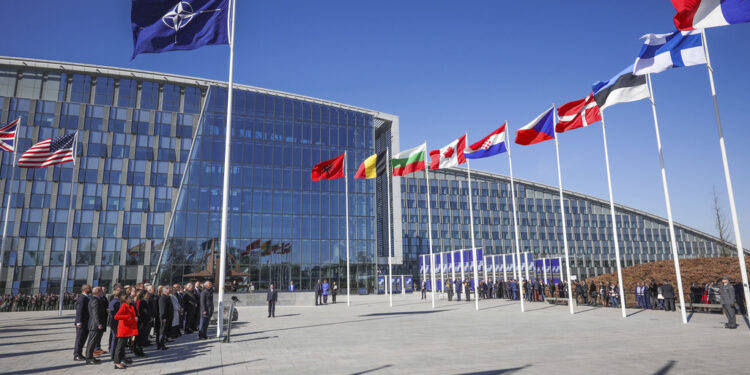 Ιταλός υπουργός Άμυνας Γκουίντο Κροζέτο: «Το ΝΑΤΟ δεν έχει πλέον λόγο ύπαρξης»