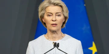 Politico για τη φον ντερ Λάιεν: Απειλές για άρση στήριξης από τους συμμάχους της