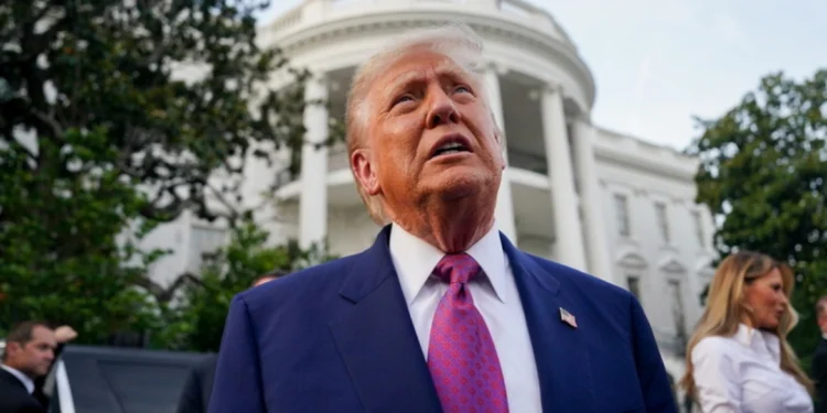 Ανάρτηση Ντόναλντ Τραμπ: «Το χτύπημα κατά του Ιράν πήρε τη βόμβα από τα χέρια τους»