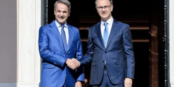 Συνάντηση Μητσοτάκη με τον πρωθυπουργό της Σερβίας Đuro Macut: "Η Ελλάδα θα συνεχίσει να στηρίζει την ευρωπαϊκή προοπτική της Σερβίας"