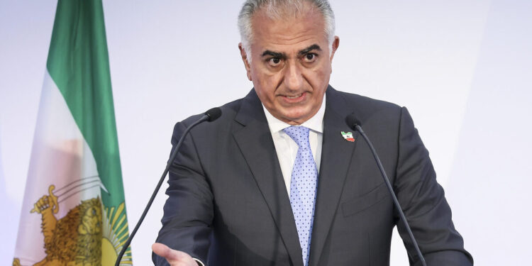 Ιράν: Ο γιος του τελευταίου Σάχη δηλώνει την παρουσία του - «Το τέλος του καθεστώτος πλησιάζει»