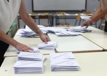 Δημοσκόπηση Interview: Μπροστά με 25,9% η ΝΔ - Κάτω από το όριο του 3% ο ΣΥΡΙΖΑ