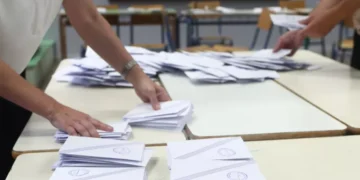 Δημοσκόπηση Interview: Μπροστά με 25,9% η ΝΔ - Κάτω από το όριο του 3% ο ΣΥΡΙΖΑ