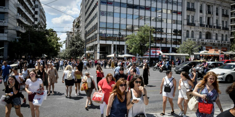 Δημογραφικό πρόβλημα στην Ελλάδα: Ένας τοκετός – δύο κηδείες