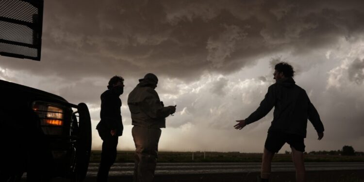 Σφοδρές καταιγίδες στη Γαλλία: Δύο νεκροί, 17 τραυματίες