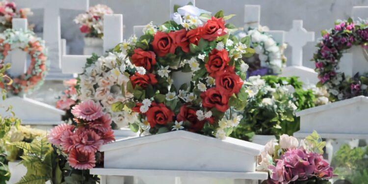 Θεσσαλονίκη: Άγριος ξυλοδαρμός 63χρονου δημοτικού υπαλλήλου από πατέρα και γιο στο Κοιμητήρια Ευόσμου κατά τη διάρκεια εκταφής