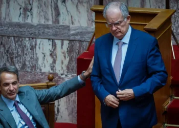 Ο Τασούλας απορρίπτει το αίτημα Τσίπρα και κρατά στο σκοτάδι τα πρακτικά για το δημοψήφισμα του 2015