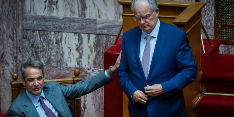 Ο Τασούλας απορρίπτει το αίτημα Τσίπρα και κρατά στο σκοτάδι τα πρακτικά για το δημοψήφισμα του 2015