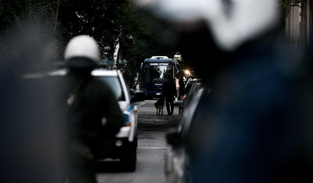 Συνελήφθη απόστρατος αστυνομικός και άλλα τρία άτομα για συμμετοχή σε διεθνές δίκτυο διακίνησης ναρκωτικών