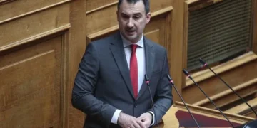 Ανάρτηση Αλ. Χαρίτση: "Πυραμίδα διαφθοράς το καθεστώς Μητσοτάκη"
