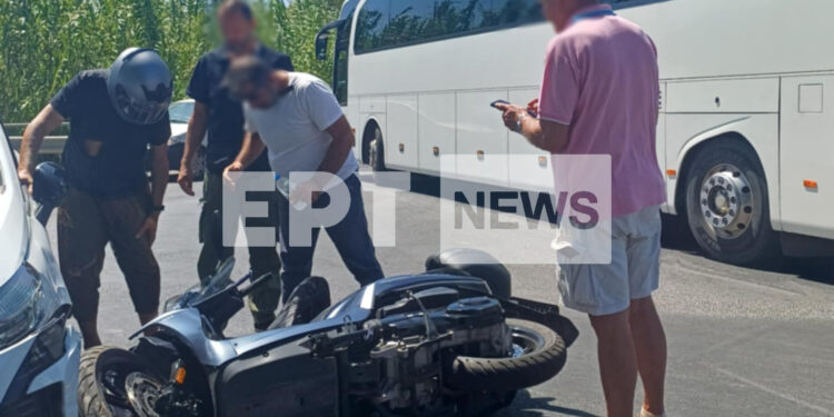 Χανιά: Σύγκρουση μηχανής με ΙΧ στη γέφυρα του Πλατανιά - Τραυματίας ο οδηγός του δικύκλου