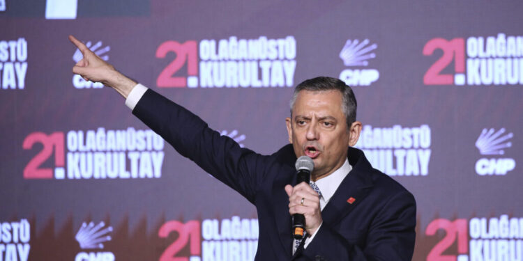 Κωνσταντινούπολη: Συγκέντρωση υπέρ του φυλακισμένου Ιμάμογλου – «Ο Ερντογάν είναι αρχηγός χούντας»