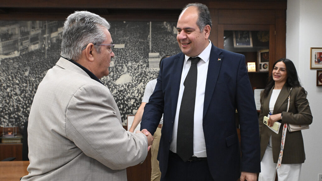 Συνάντηση του Δ. Κουτσούμπα με τον Πρέσβη της Παλαιστίνης, Yussef Dorkhom