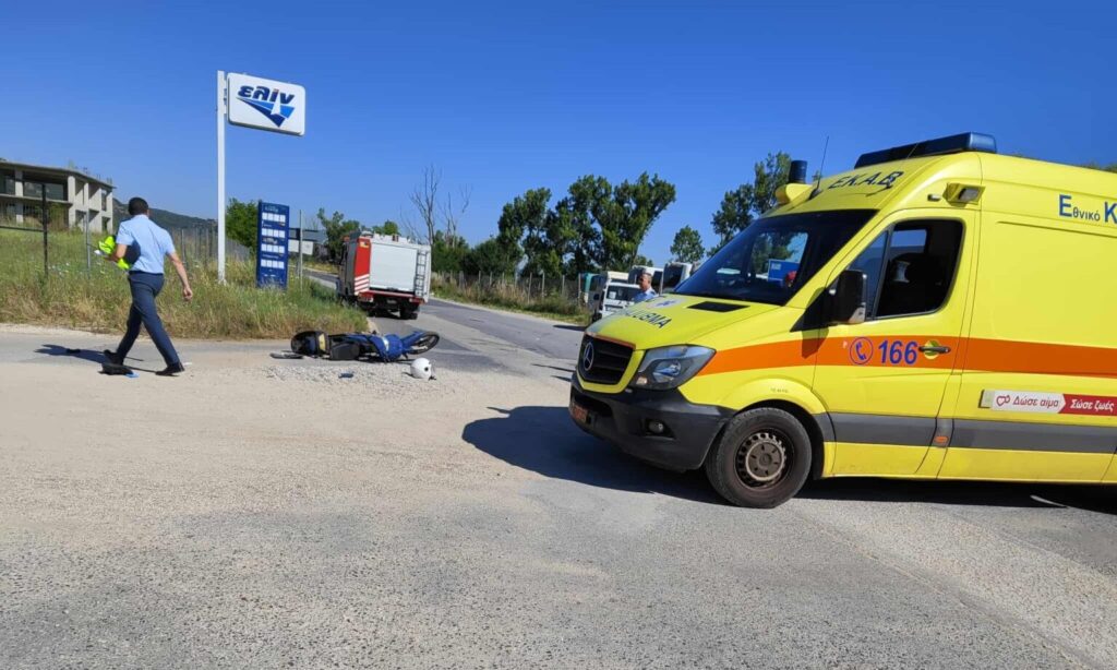 Σοβαρό τροχαίο στα Ιωάννινα: Σοβαρά τραυματίας οδηγός μηχανής που παρασύρθηκε μετά την σύγκρουση δύο ΙΧ