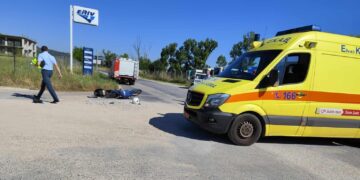 Σοβαρό τροχαίο στα Ιωάννινα: Σοβαρά τραυματίας οδηγός μηχανής που παρασύρθηκε μετά την σύγκρουση δύο ΙΧ