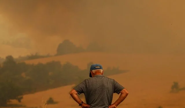 Συνεχίζονται τα μέτωπα φωτιάς στην Τουρκία: Δύο νεκροί – Κάηκαν ολοσχερώς τουλάχιστον 200 σπίτια