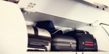 Η Ryanair αυξάνει τις διαστάσεις στη χειραποσκευή – Τι ισχύει με EasyJet και Wizz Air