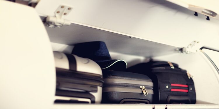 Η Ryanair αυξάνει τις διαστάσεις στη χειραποσκευή – Τι ισχύει με EasyJet και Wizz Air